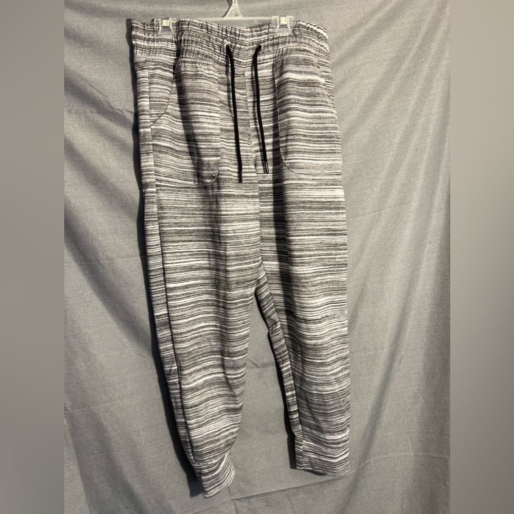 Brand: Beverly Hills Polo Club, Size: Large, Color: White and Gray.